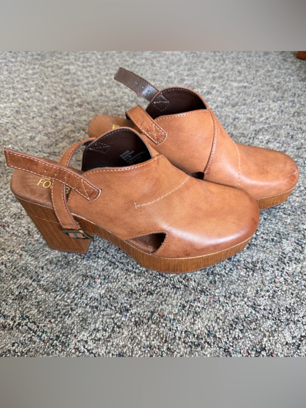 White Mountain Thalia Platform Heel Clogs
